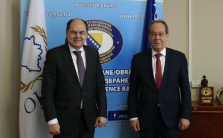 Ministar Podžić razgovarao sa Schmidtom o vojnoj imovini i lokacijama